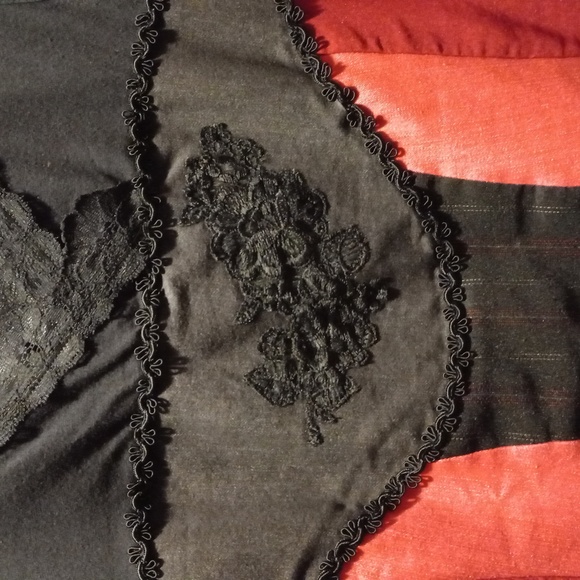 KOLLONTAI SIZE XS, BLACK & Red Tunic - Picture 3 of 16